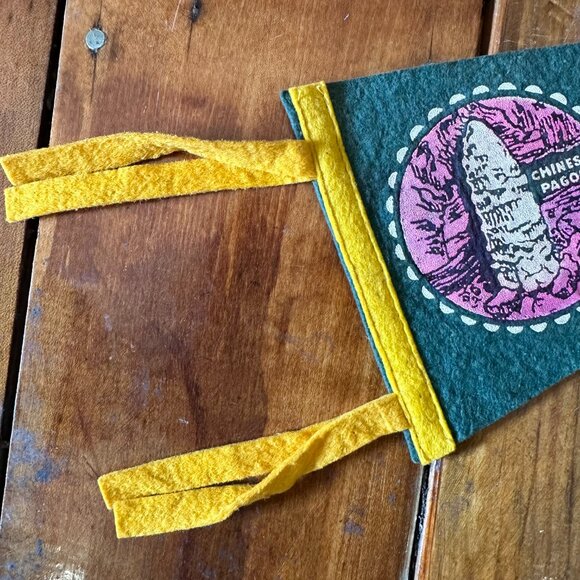 Vintage Howe Caverns Felt Pennant - Picture 5 of 7
